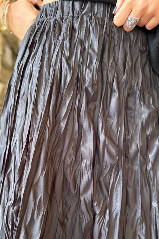 Twisted Sister Crinkle Midi Skirt Black